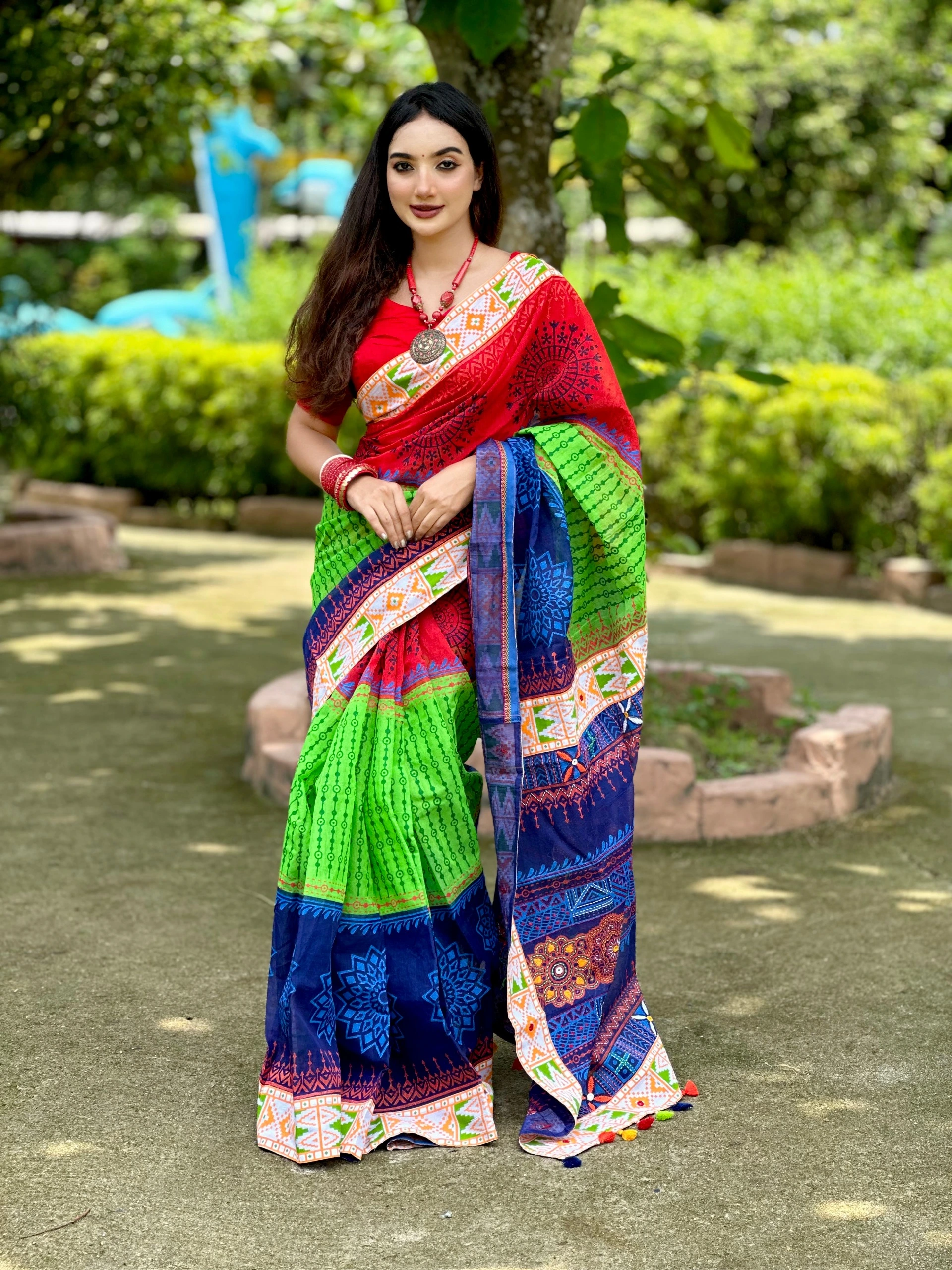 বুটিক শাড়ি