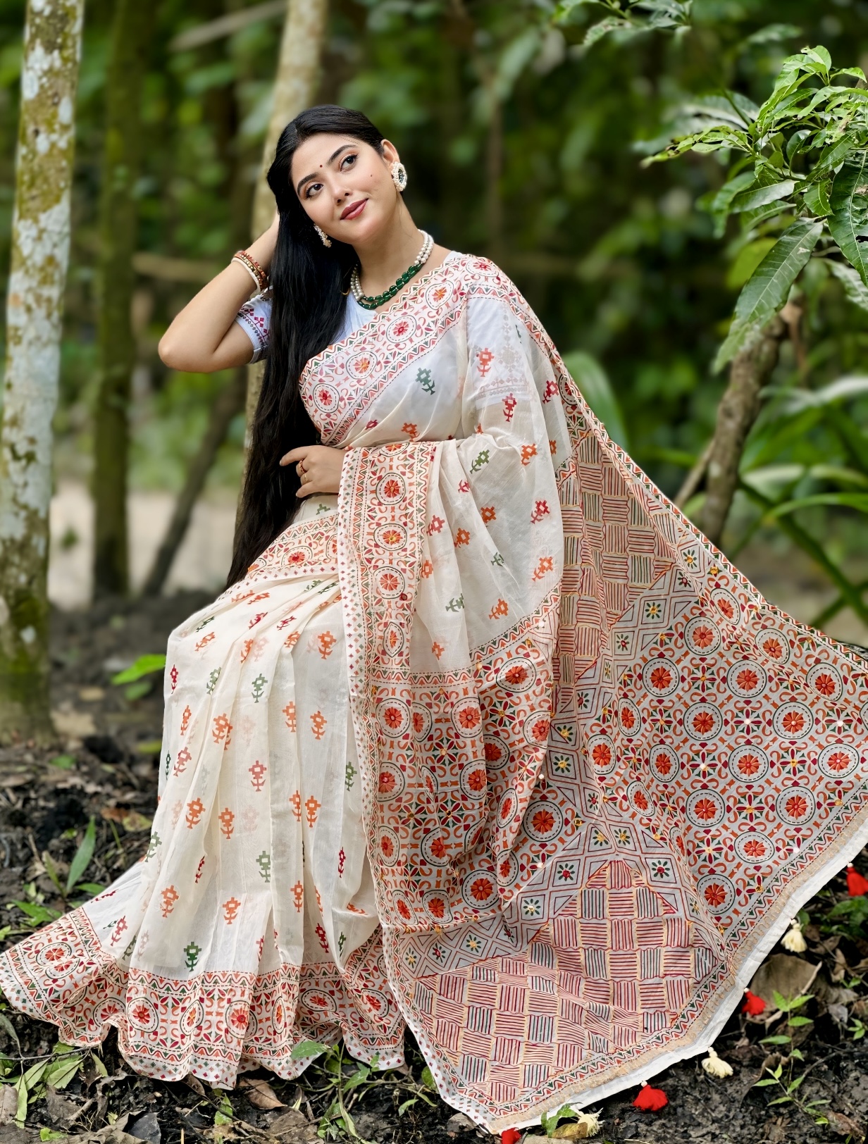 সেমি- কটন ব্লক এম্বডারি কাজের শাড়ী